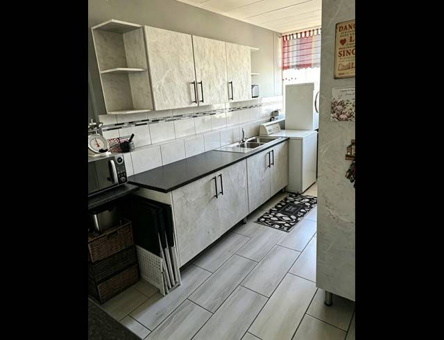 2 BEDROOM FLAT FOR SALE IN ARCON PARK